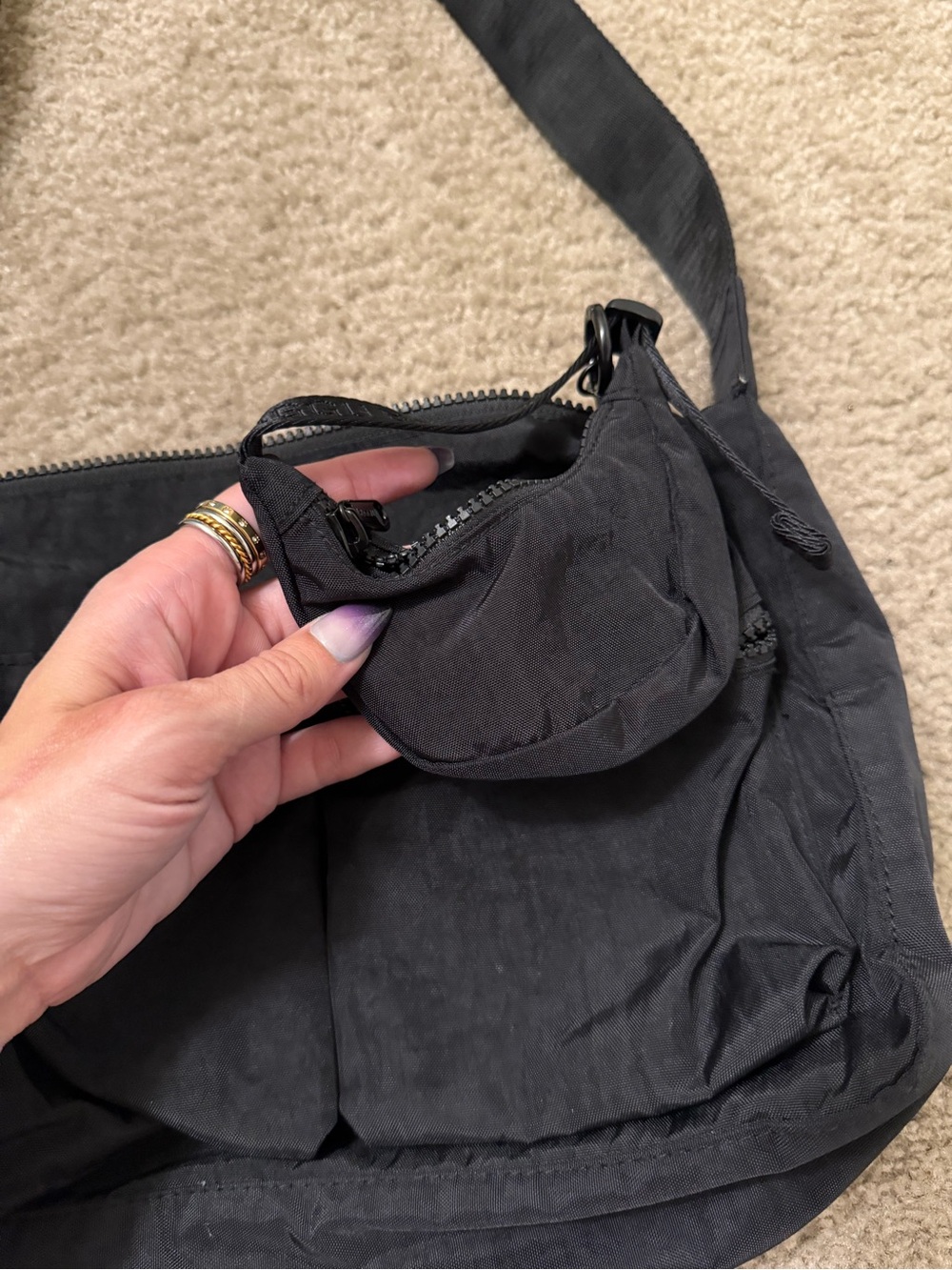 Medium black baggu bag with tiny bag keychain - Picture 3 of 4